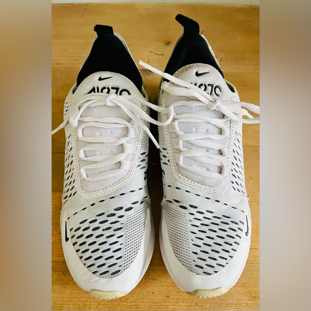 Women’s Nike Air Max 270 Tennis Shoes/Sneakers